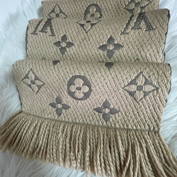 Louis Vuitton Echarpe Logomania Stole Wrap Muffler Wool/Silk Scarf. - Picture 9 of 15